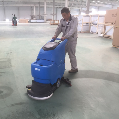 手推式洗地機